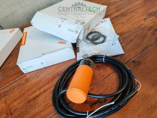 IFM KI0016 kapacitív érzékelő, közelítés-érzékelő, M30, érzékelés: 15 mm/ax511