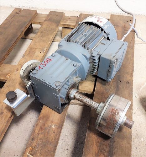 Sew eurodrive hajtómű 0,37kw 135 ford hajtóműves motor /ct1309