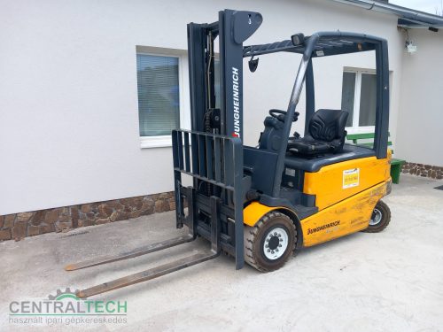  3 tonnás elektromos targonca Jungheinrich EFG430  kítűnő állapotban eladó