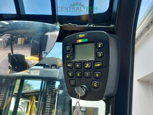 Elektromos targonca 2,5tonnás YALE ERP25 oladalmozgatóval