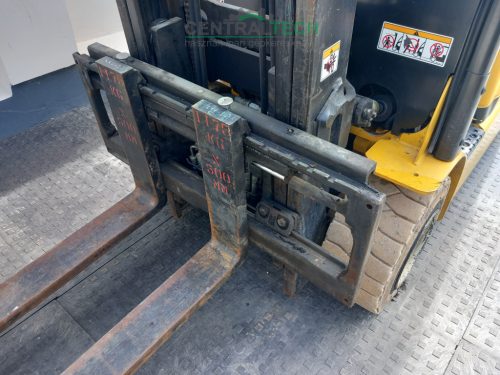 Elektromos targonca 2,5tonnás YALE ERP25 oladalmozgatóval