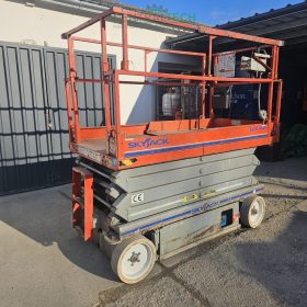   Electric scissor lift 9.9m SKYJACK SJ-III 4626 personnel lift