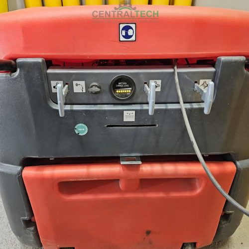 Ipari önjáró seprőgép TANDEM KSE 910 porelszívással, ÚJ munkaakkuval.