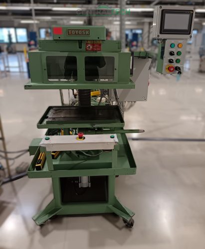 TOYOSK 01C 550II-TMS fix orsókiosztású 48 orsós menetfúró, fúrógép