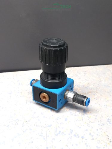 Eladó egy használt, jó állapotú JOYNER R-1/8 típusú pneumatikus nyomásszabályzó 