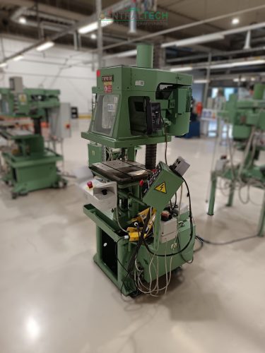 TOYOSK 01CC-T fix orsókiosztású 36 többorsós menetfúró, fúrógép