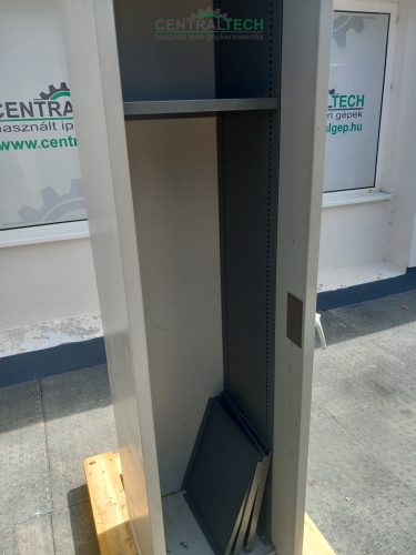 Acélszekrény, beforduló ajtós lemezszekrény 525x450x1990 mm/ct2174