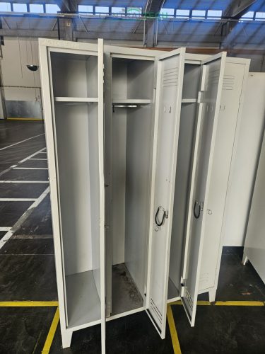 4 férőhelyes Metalobox  öltözőszekrény 120x180x50 több darab