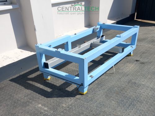 Egyedi gépváz, gépasztal, állvány 80x80 mm zártszelvényből, 1670x800 mm, magasság 520mm 