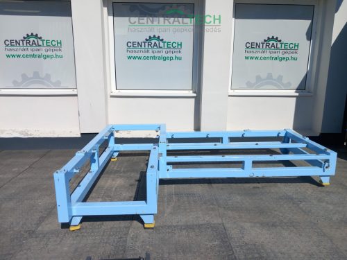 Egyedi gépváz, gépasztal, állvány 80x80 mm zártszelvényből, 3x2 m, magasság 0,54 m 