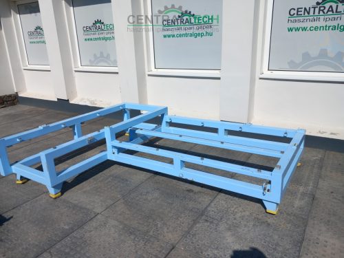 Egyedi gépváz, gépasztal, állvány 80x80 mm zártszelvényből, 3x2 m, magasság 0,54 m 