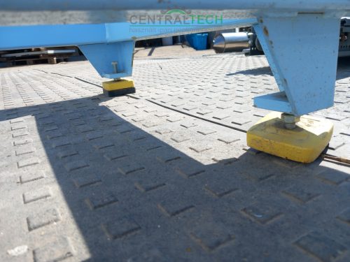 Egyedi gépváz, gépasztal, állvány 80x80 mm zártszelvényből, 3x2 m, magasság 0,54 m 