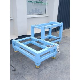   Egyedi gépváz, gépasztal, állvány 80x80 mm zártszelvényből, 1,1x1,7 m