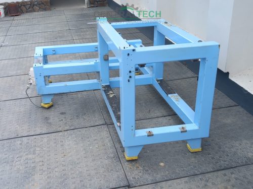 Egyedi gépváz, gépasztal, állvány 80x80 mm zártszelvényből, 1,1x1,7 m