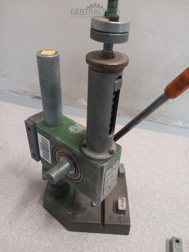 Kézi prés, műhelyprés 100 kg nyomóerő, 60 mm löket