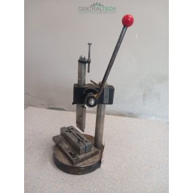   Asztali prés, lyukasztó, kiváló állapotú kézi présgép