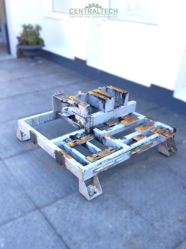 Egyedi gépváz, gépasztal, 1200x1140 mm, magasság 505mm