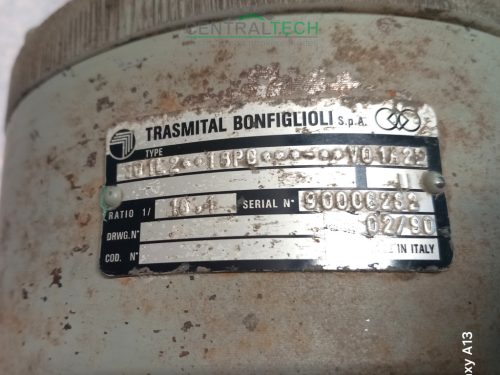 TRASMITAL BONFIGLIOLI homlokkerekes hajtómű 301L2 15PC V01A2E, 18,1 áttétel 
