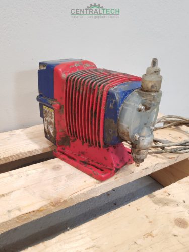 Ipari vegyszeradagoló, membránszivattyú 9 l/h, 180 löket/perc.