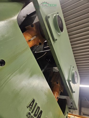 AIDA NC2-250(1) 250t eccentric press in excellent condition