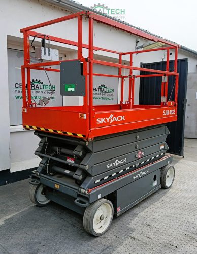 Újszerű állapotban eladó SKYJACK SJ III 4632 ollósemelő (üzemó: 35h) személyemelő, munkaállvány kihúzható platformmal.