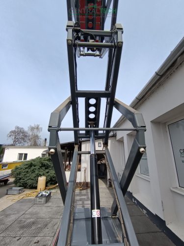 Újszerű állapotban eladó SKYJACK SJ III 4632 ollósemelő (üzemó: 35h) személyemelő, munkaállvány kihúzható platformmal.